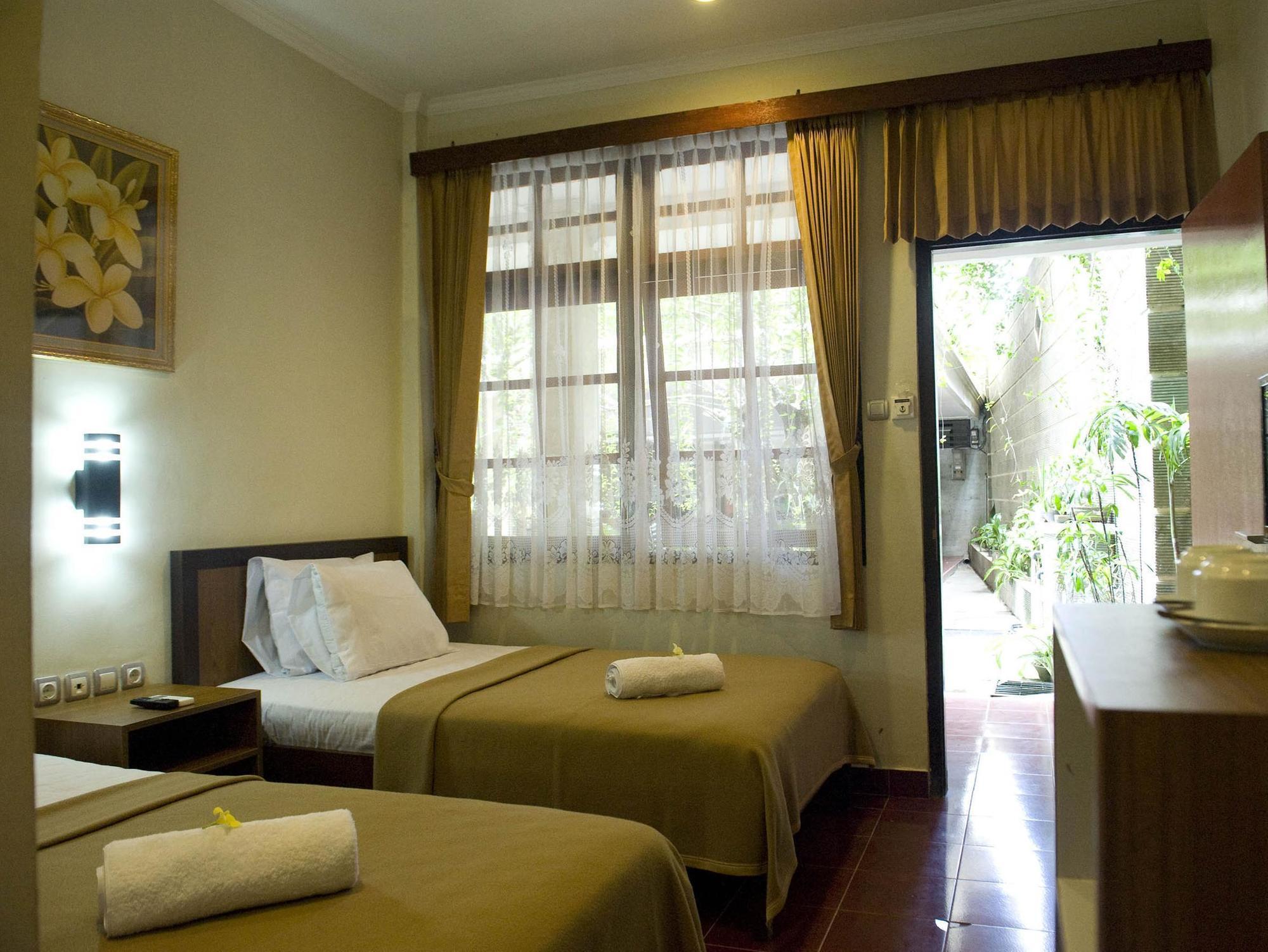 Catur Adi Putra Hotel Denpasar Dış mekan fotoğraf
