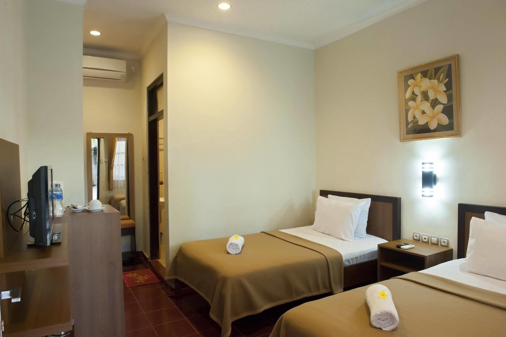 Catur Adi Putra Hotel Denpasar Dış mekan fotoğraf