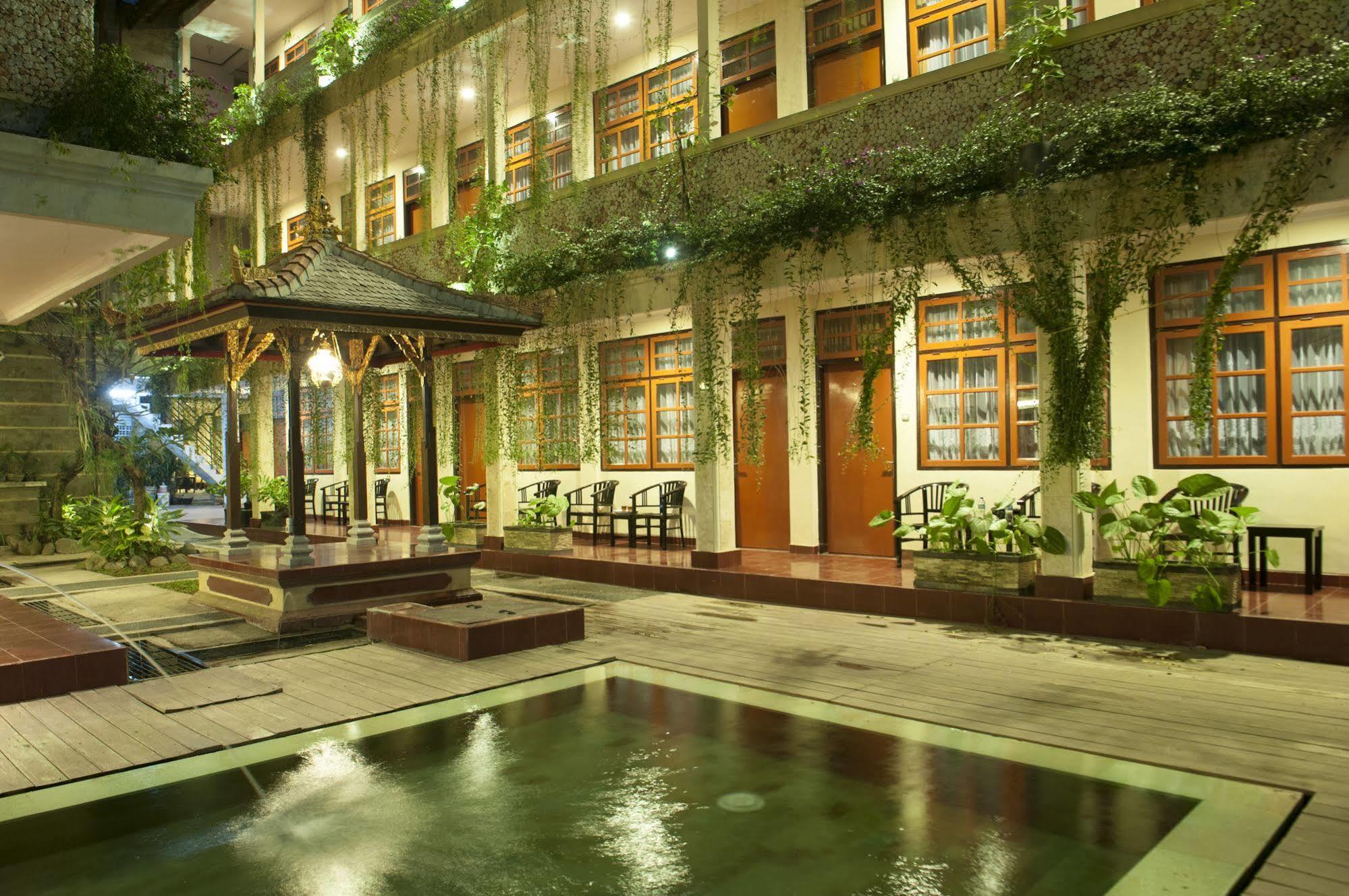 Catur Adi Putra Hotel Denpasar Dış mekan fotoğraf