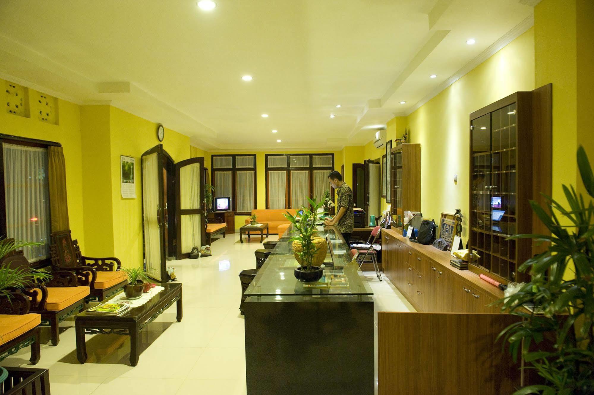 Catur Adi Putra Hotel Denpasar Dış mekan fotoğraf