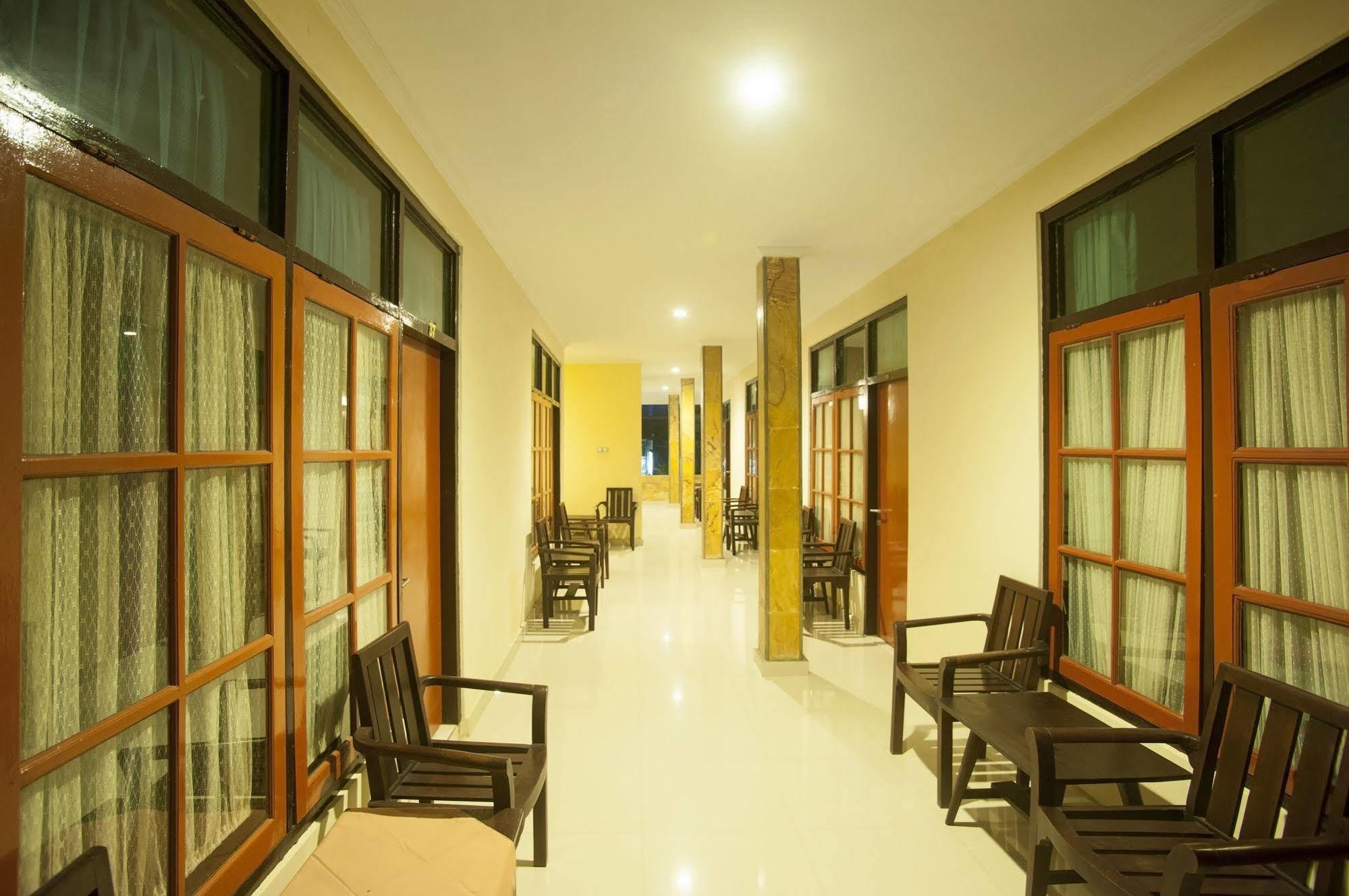 Catur Adi Putra Hotel Denpasar Dış mekan fotoğraf