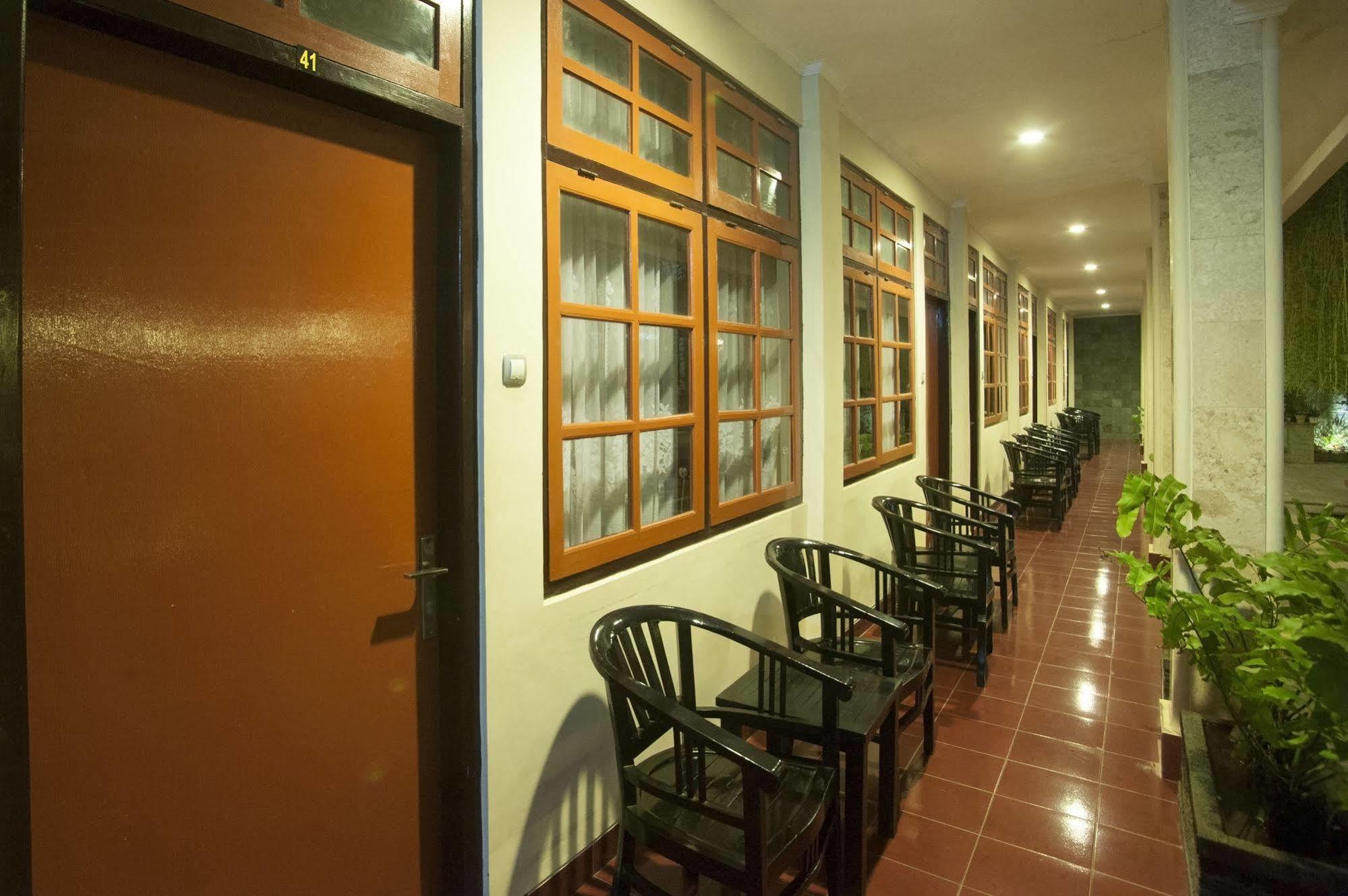 Catur Adi Putra Hotel Denpasar Dış mekan fotoğraf