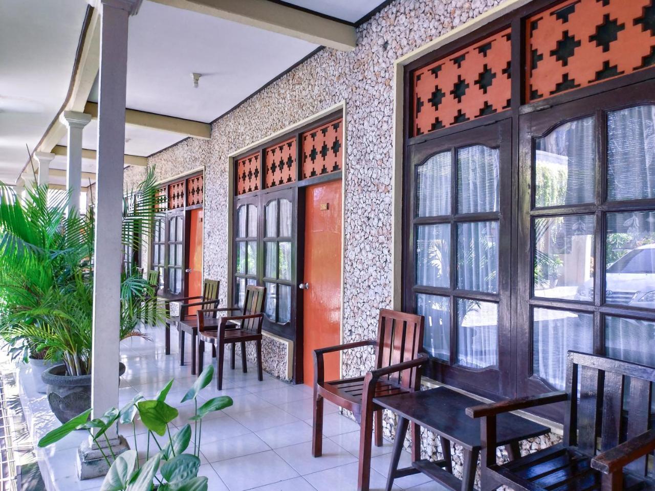 Catur Adi Putra Hotel Denpasar Oda fotoğraf