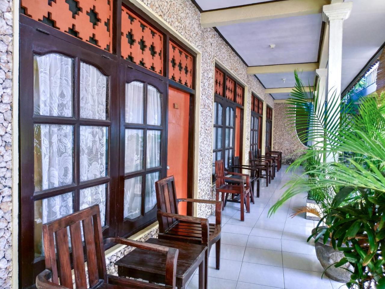Catur Adi Putra Hotel Denpasar Oda fotoğraf