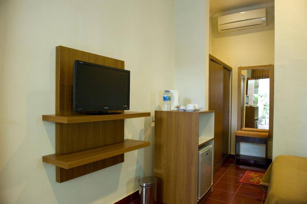 Catur Adi Putra Hotel Denpasar Oda fotoğraf