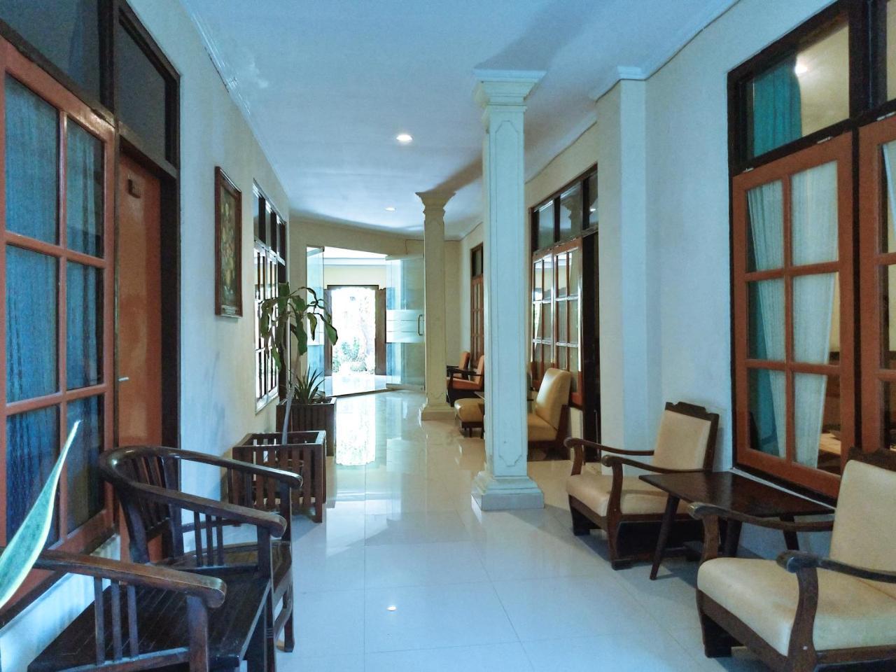 Catur Adi Putra Hotel Denpasar Oda fotoğraf