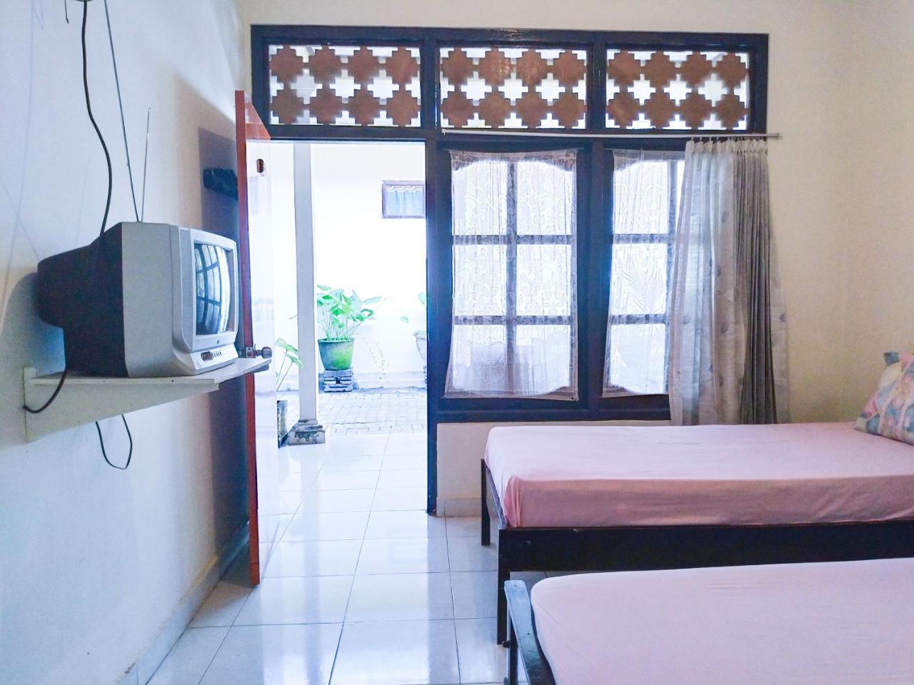 Catur Adi Putra Hotel Denpasar Oda fotoğraf