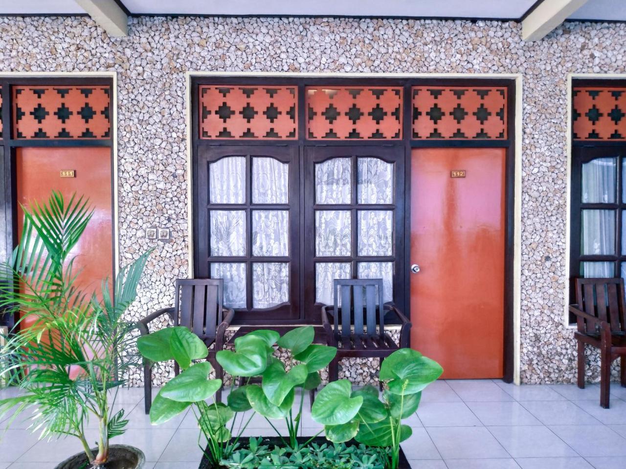 Catur Adi Putra Hotel Denpasar Oda fotoğraf