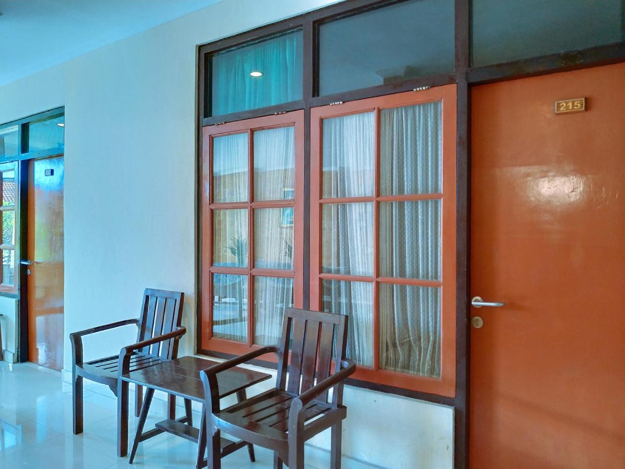 Catur Adi Putra Hotel Denpasar Oda fotoğraf