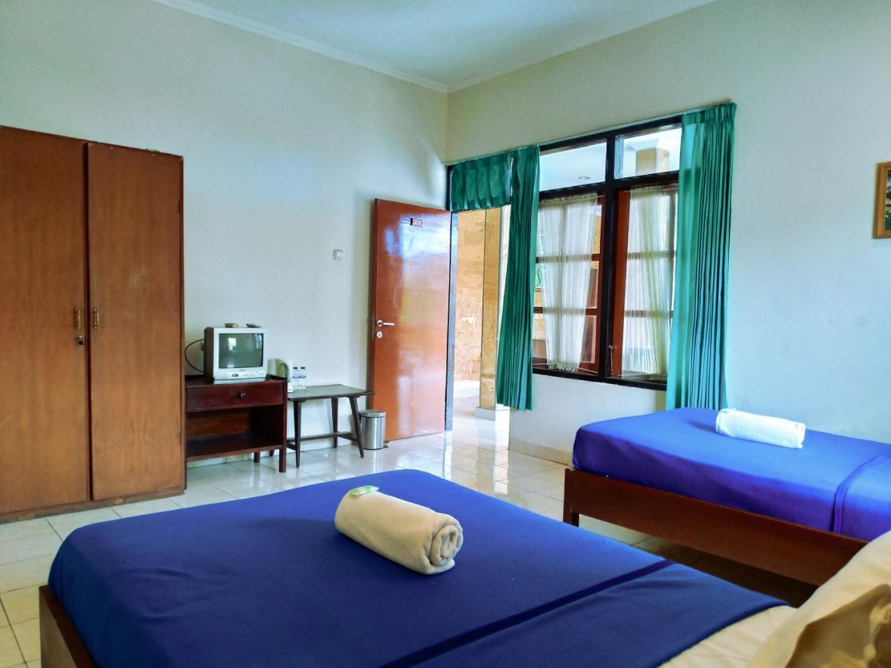 Catur Adi Putra Hotel Denpasar Oda fotoğraf