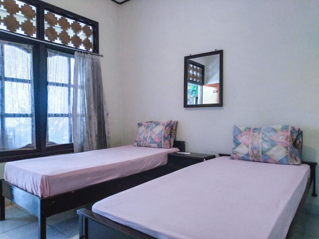 Catur Adi Putra Hotel Denpasar Oda fotoğraf