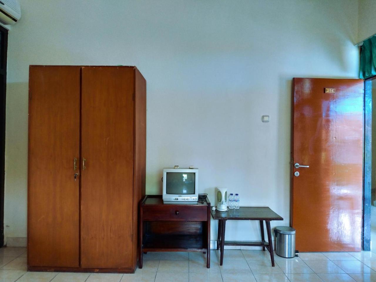 Catur Adi Putra Hotel Denpasar Oda fotoğraf