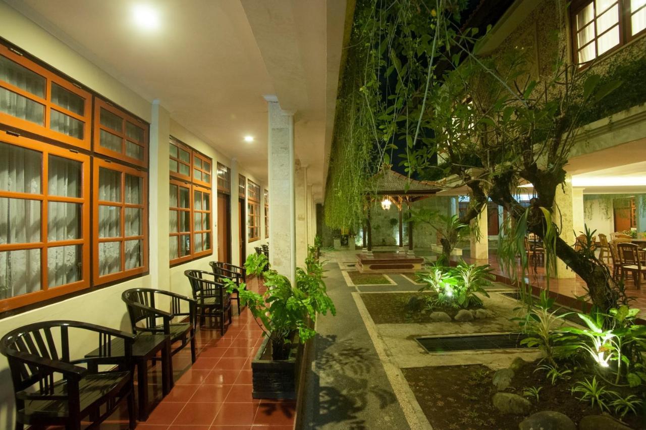 Catur Adi Putra Hotel Denpasar Oda fotoğraf