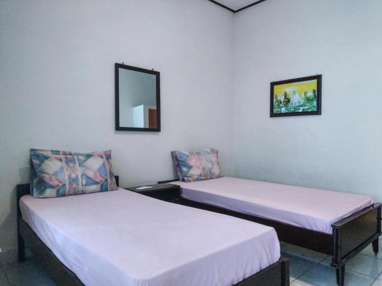 Catur Adi Putra Hotel Denpasar Oda fotoğraf