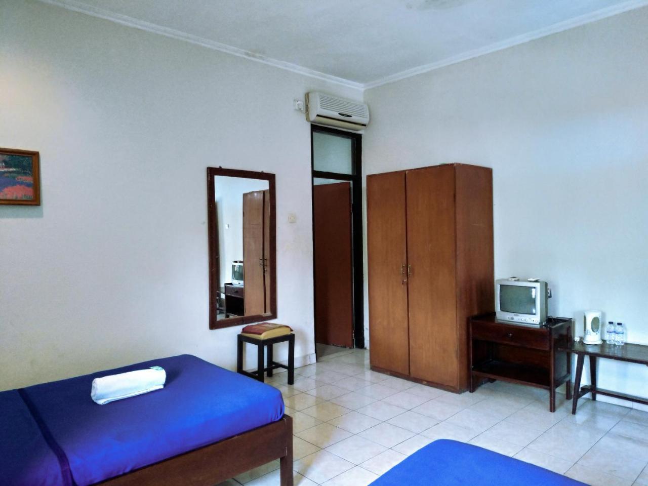 Catur Adi Putra Hotel Denpasar Oda fotoğraf